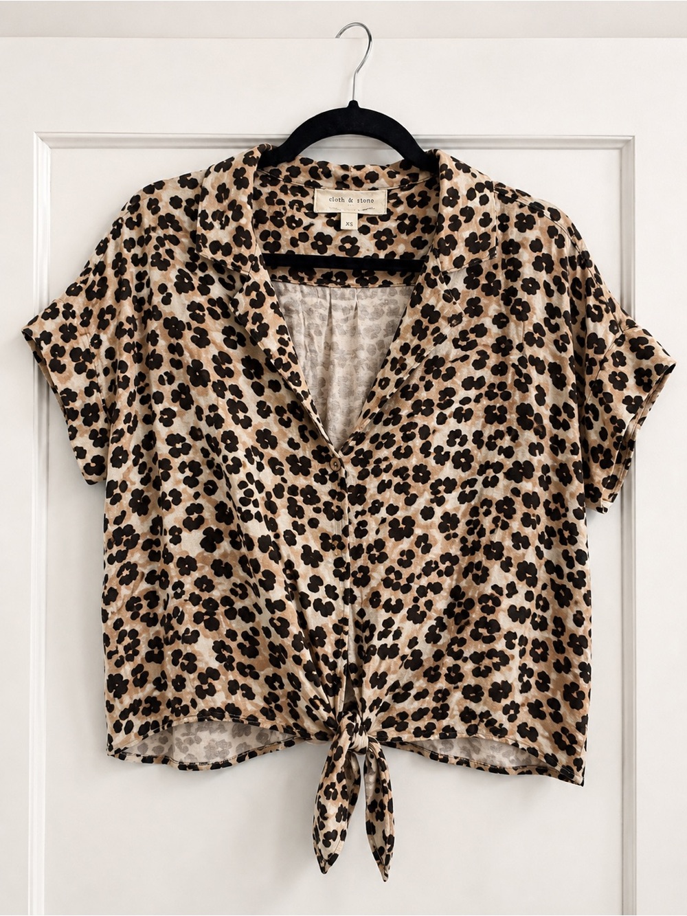 cloth & stone Leopard Tie-Front Button Blouse in Tan and Black